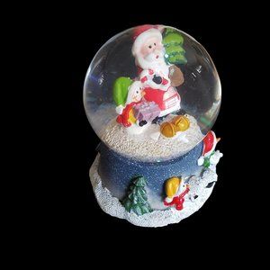 Christmas Snow Globe that Lights Up NEW in BOX